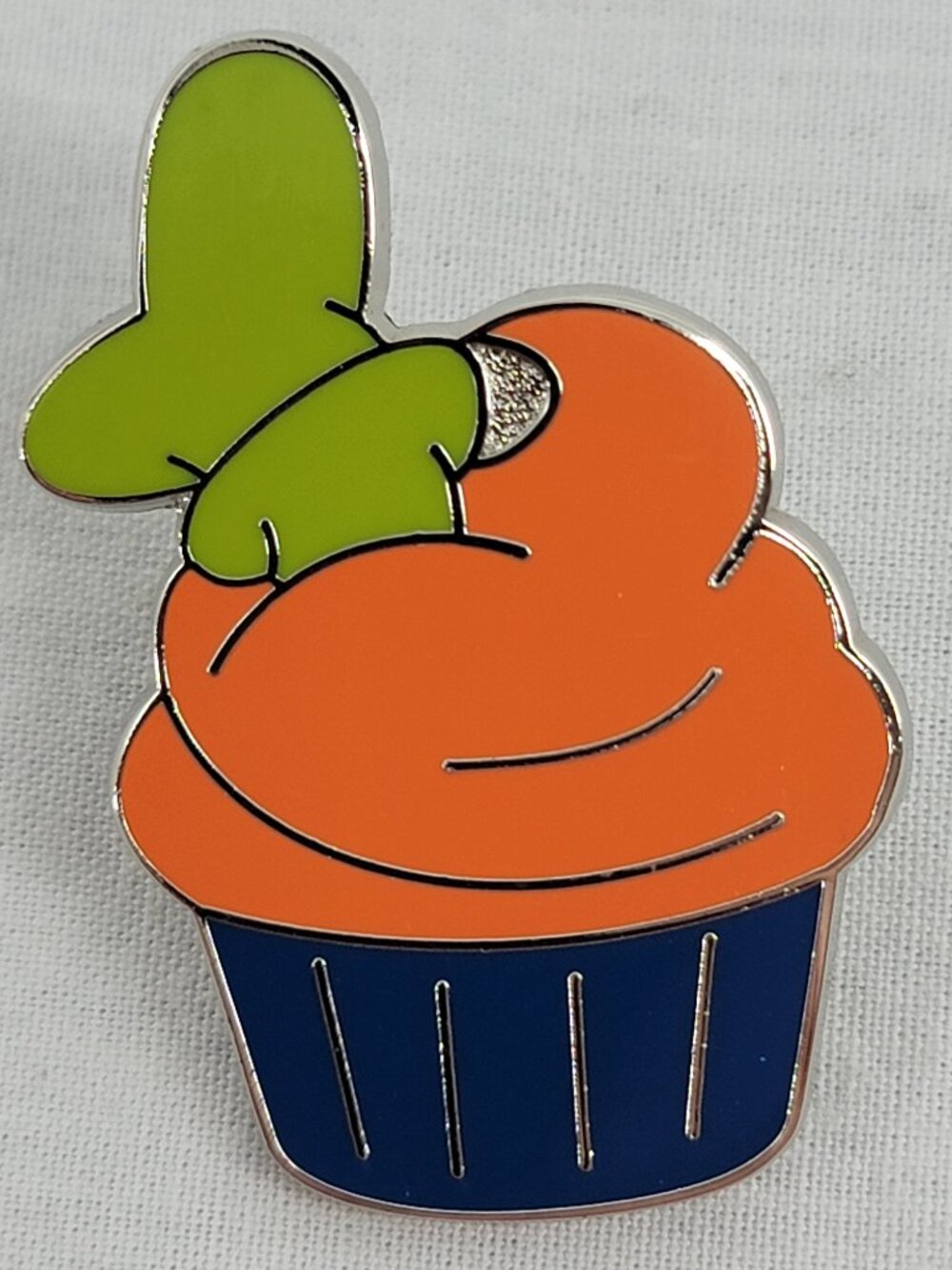 DISNEY Pin Trading ~ Mini Pin Set ~ Character Cupcake ~ Goofy ~ 2017 ~ P09